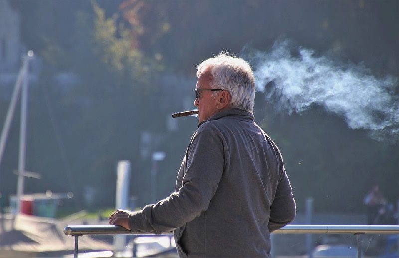 spain smoking banned on the streets coronavirus