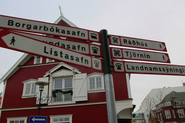 Iceland-Road-Sign