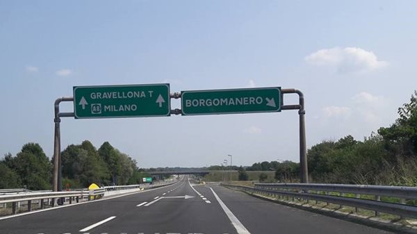 Milan-road-sign-Italy