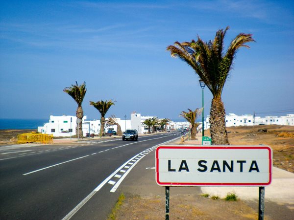 La-Santa-road-sign-Lanzarote