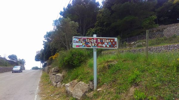 Mallorca-Coll-de-soller-road-sign