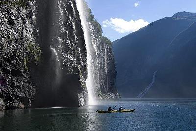 http://www.rhinocarhire.com/images/CountryImages/400x500/Norway-Waterfall.jpg