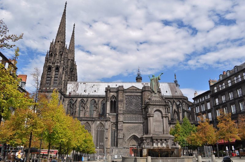 Car Hire ClermontFerrand Airport Car Rental Clermont Ferrand Airport from Rhino