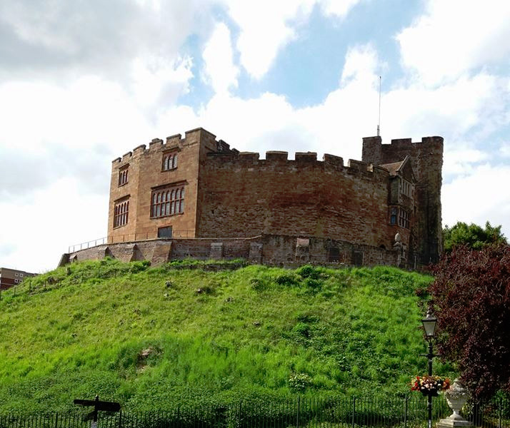 Car Hire Tamworth - Cheap Car Rental in Tamworth UK from Rhino