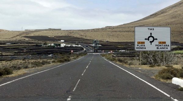 Tias-road-sign-Lanzarote