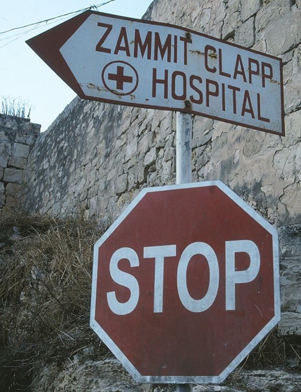 Malta-road-sign