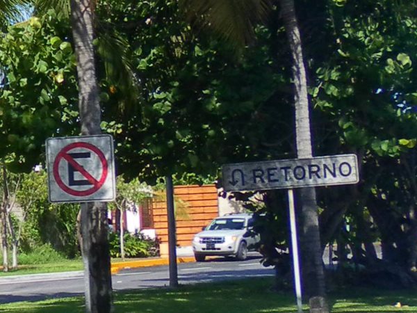 Mexico-cancun-road-sign