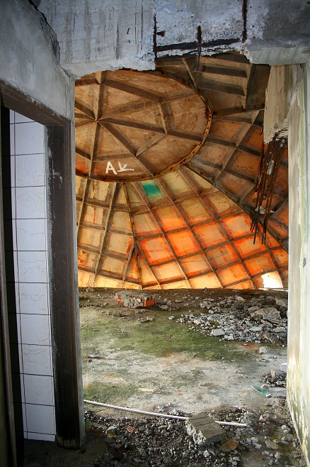Inside a Pod in San Zhi